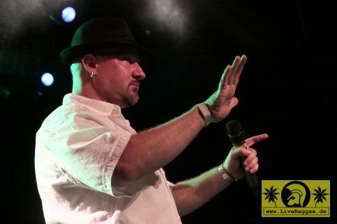 Dr. Ring Ding (D) with Soulfood International 20. Potsdamer Ska Festival, Linden Park 09. Juli 2010 (8).JPG